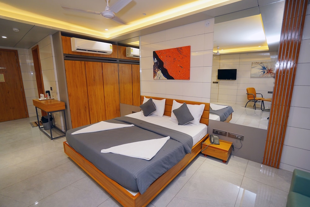 Deluxe Room - Photo 5