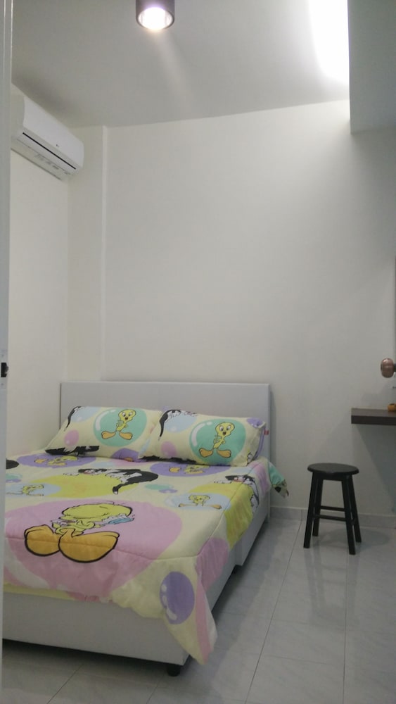 Apartment, 3 Bedrooms, Accessible, Garden View photo 2