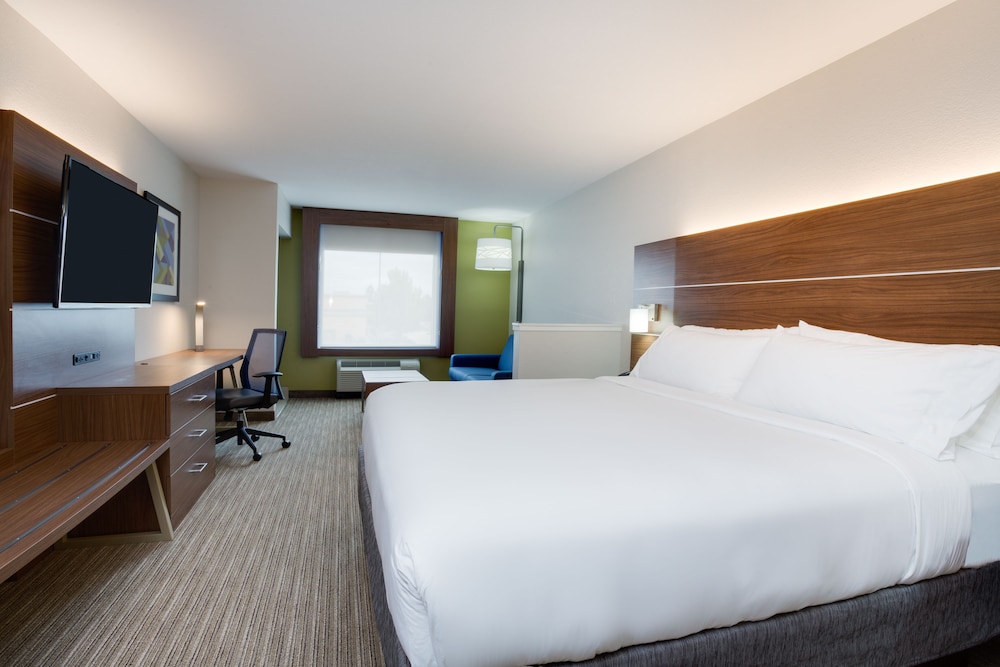 Standard Room, 1 King Bed, Accessible Bathtub (Communications, Roll-In Shower) photo 2