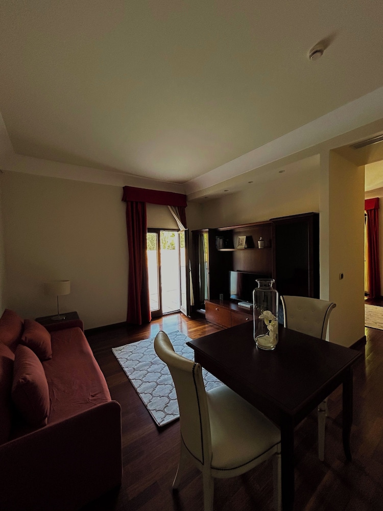 Suite, Hot Tub photo 3
