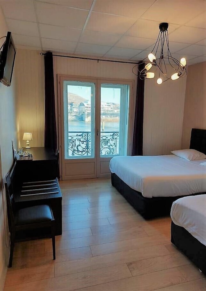 Standard Triple Room, Ensuite, River View (CHAMBRE TRIPLE)