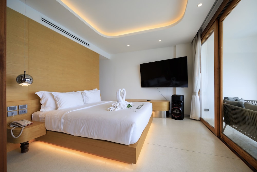 Executive Suite - Photo 1