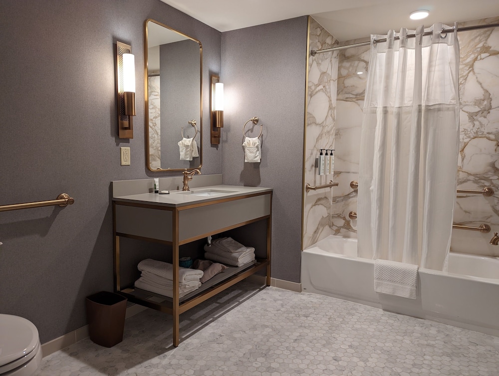 Deluxe Room, 2 Queen Beds, Accessible, Bathtub (Hearing) - Photo 2