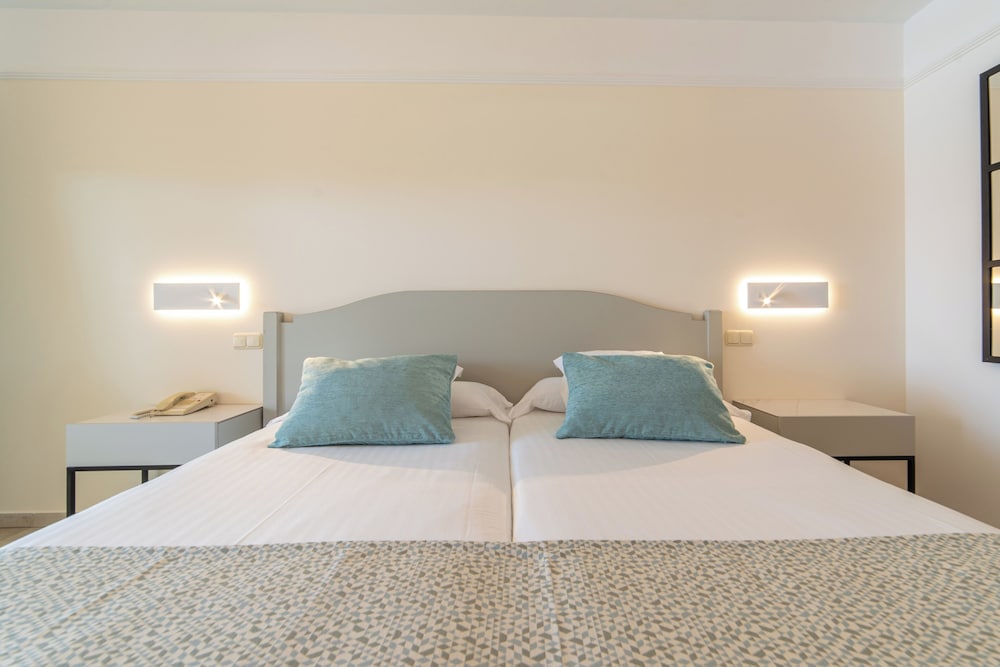 Double Room, Balcony, Pool View photo 3