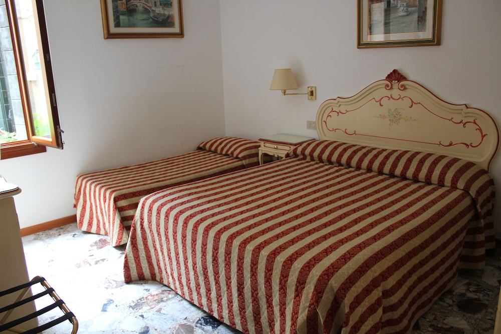 Double Room with Extra Bed photo 3