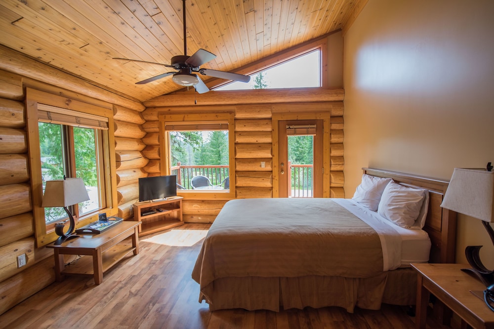 Two-Bedroom Log Suite photo 2