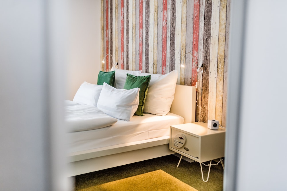 Classic Double Room, Private Bathroom, Park View - Photo 5