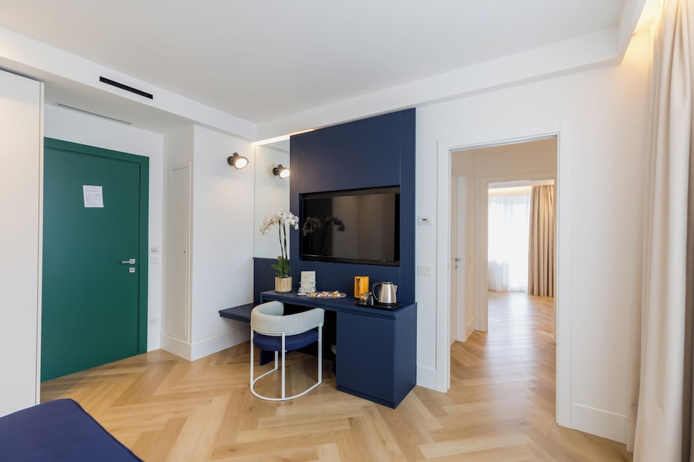 Suite - Photo 14