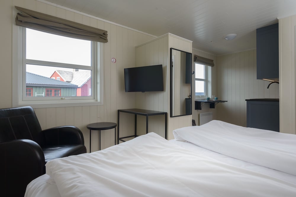 Twin Room (with Ceiling Window) photo 1