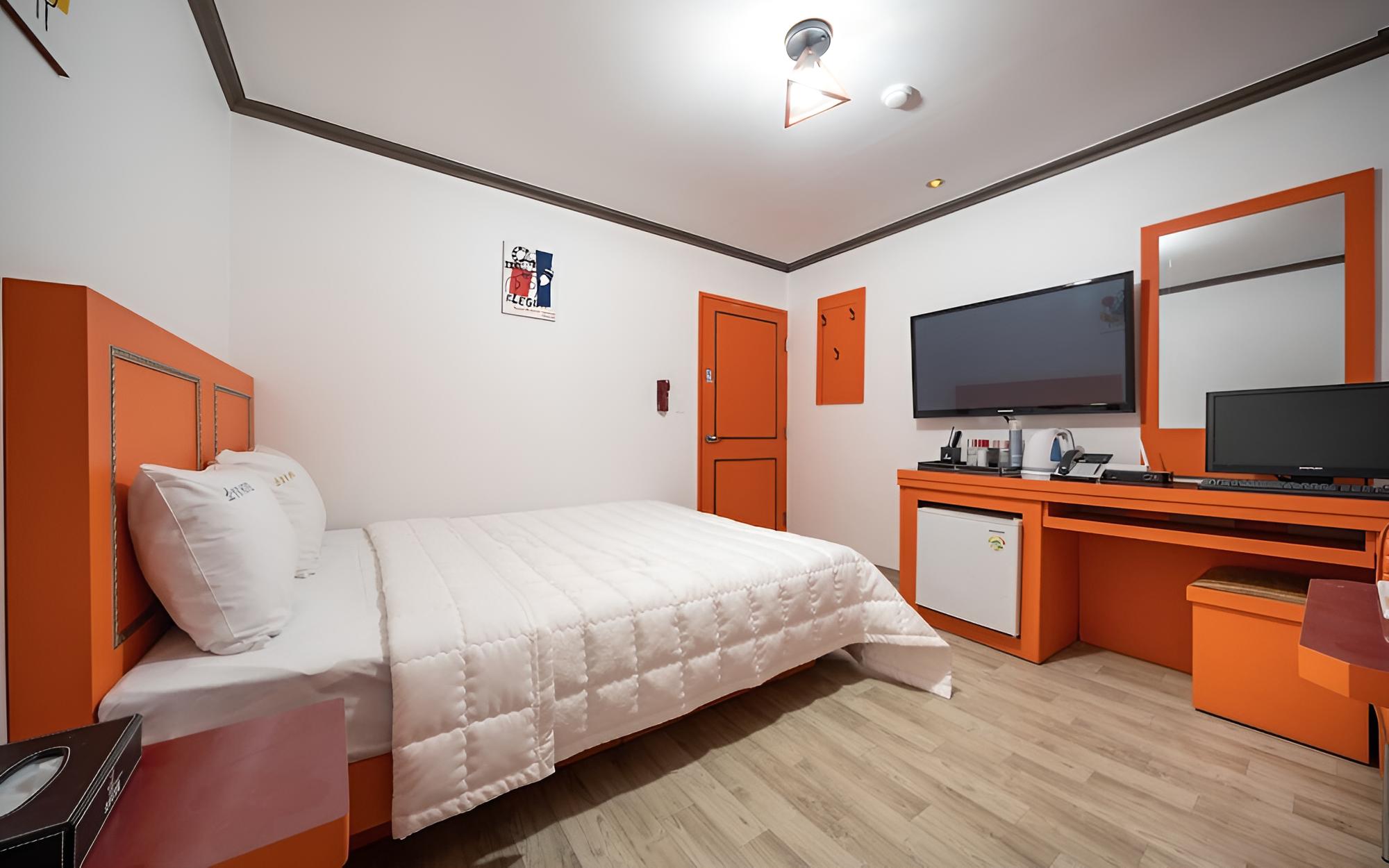 Room (Standard Room) - Photo 5