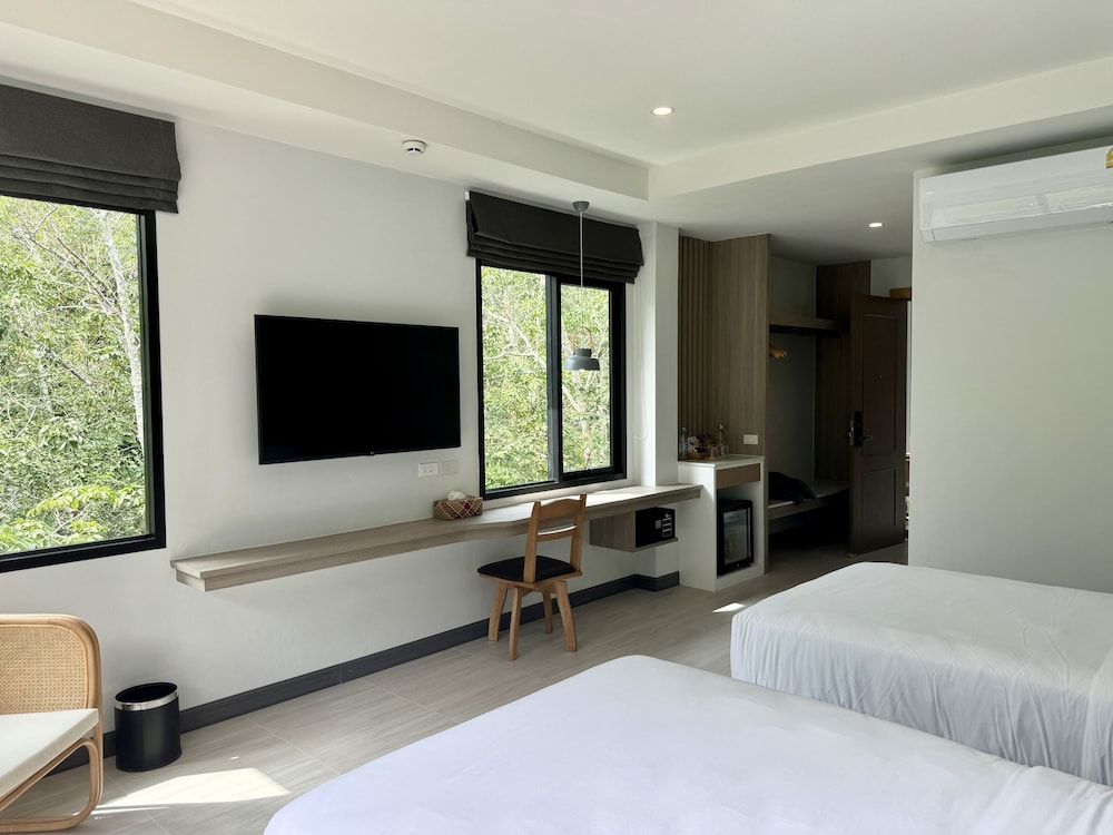 Premium Studio Suite, 2 Twin Beds, Mountain View - Photo 5