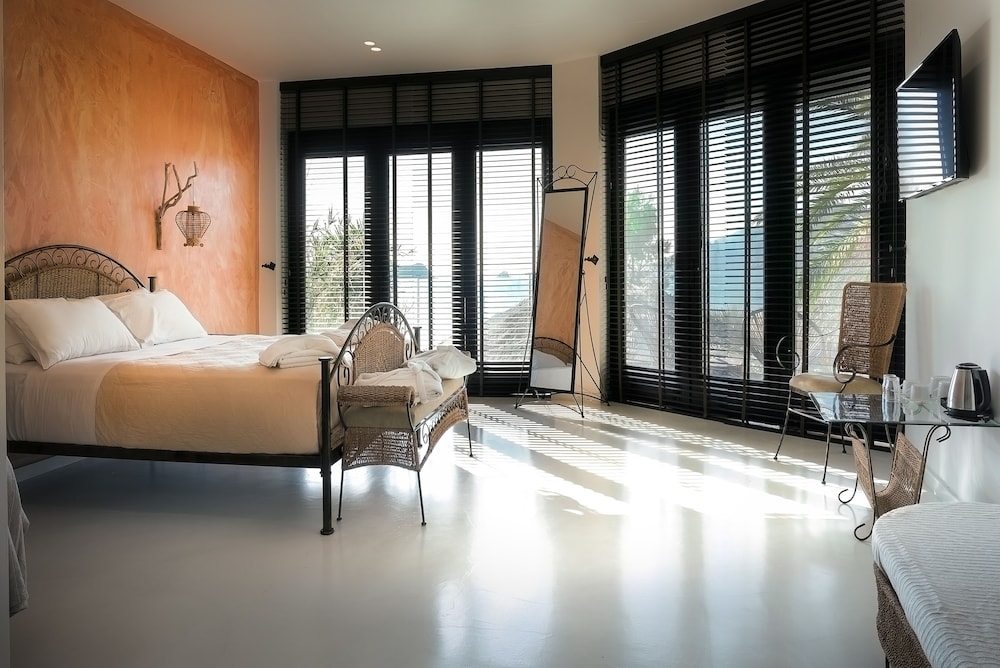 Junior Suite with Sea View - Photo 1