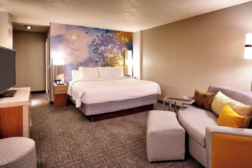 Executive Room, 1 King Bed with Sofa bed - Photo 1