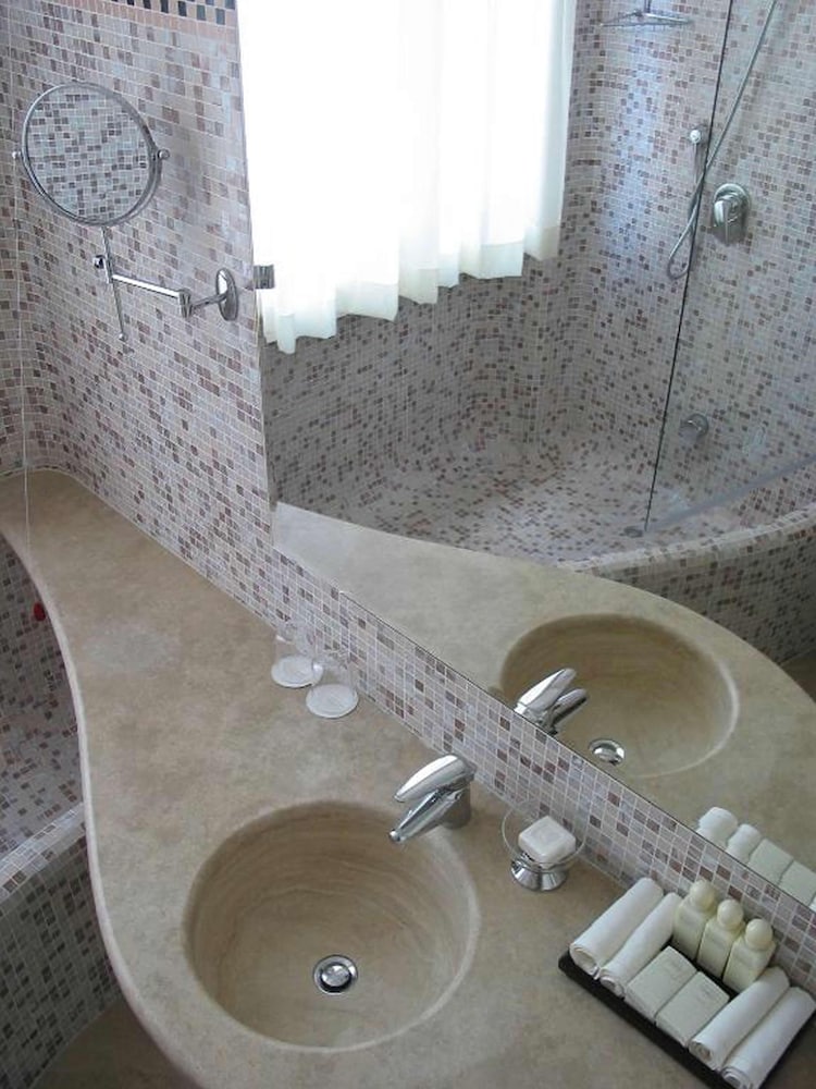 Suite, Park View - Photo 10