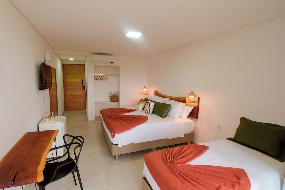 Standard Triple Room, Balcony, Sea View photo 2
