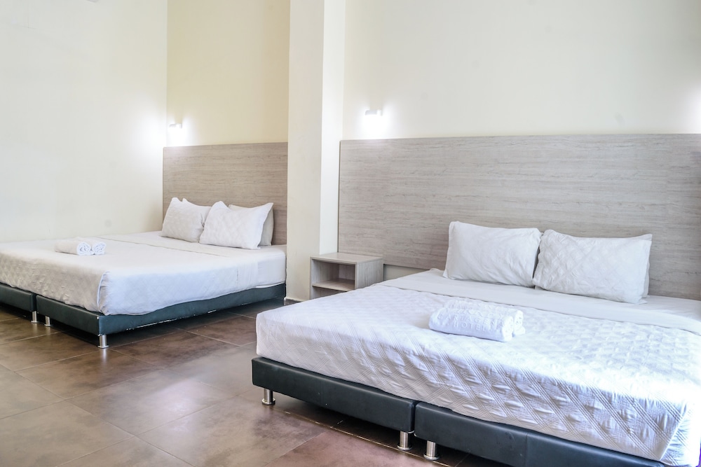Superior Quadruple Room, 2 Double Beds - Photo 10