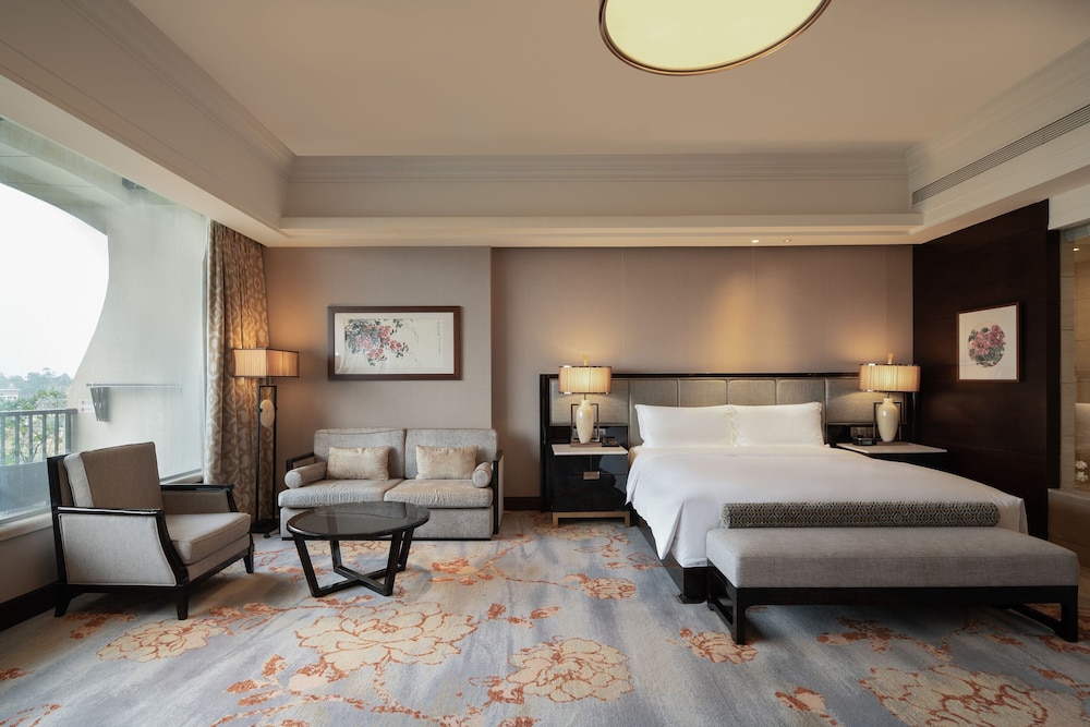 Suite, 1 Bedroom, Balcony, Lake View (Club Lounge Access)