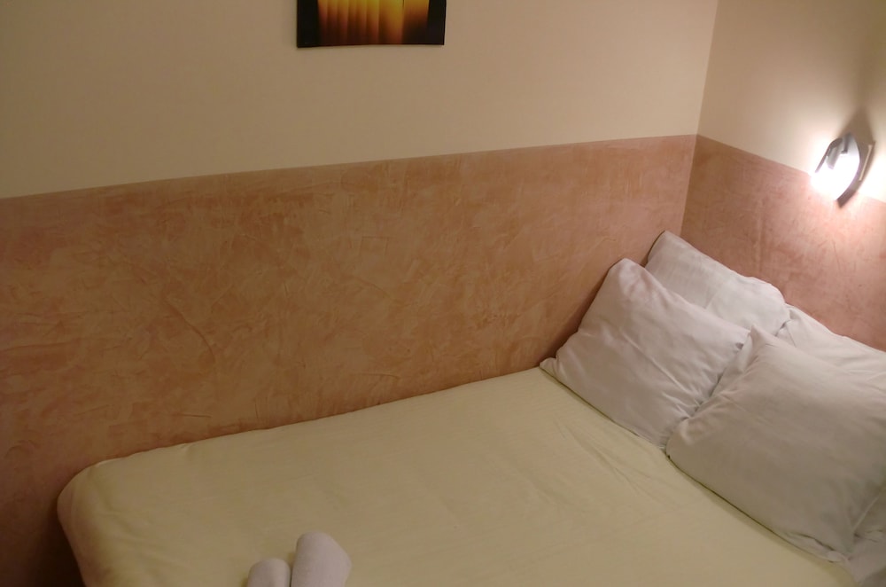 Double Room with Shared Bathroom photo 2