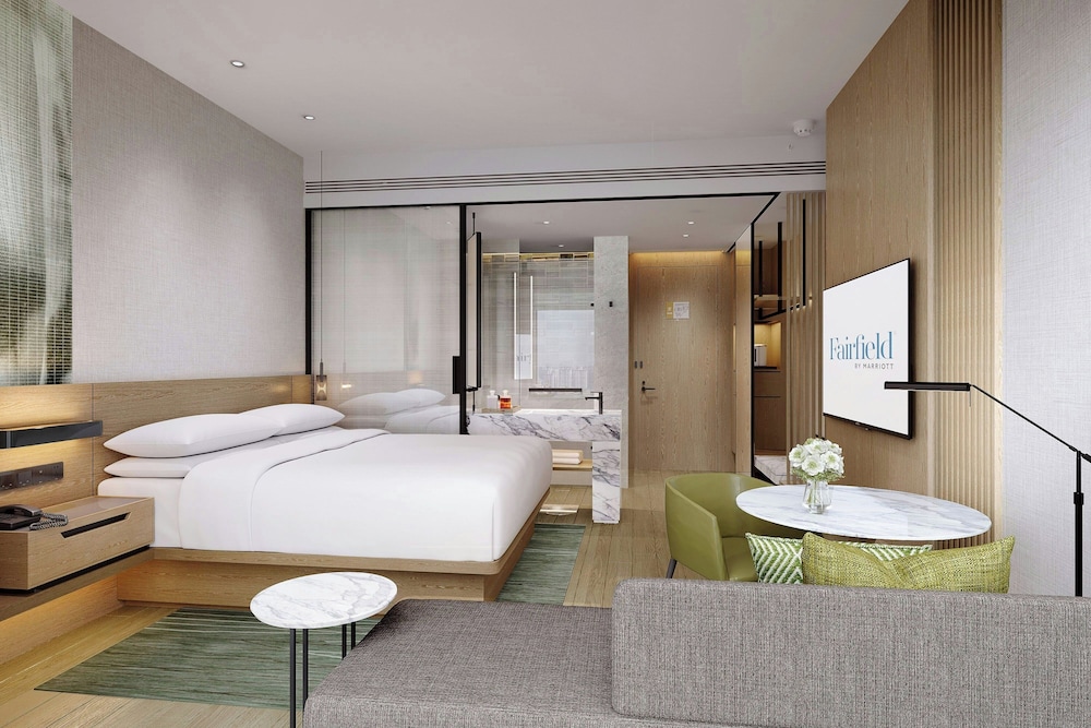 Comfort Room, 1 King Bed, City View photo 1