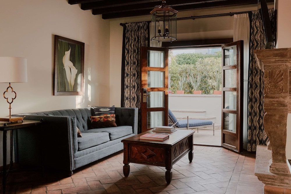 Deluxe Studio Suite - Photo 6