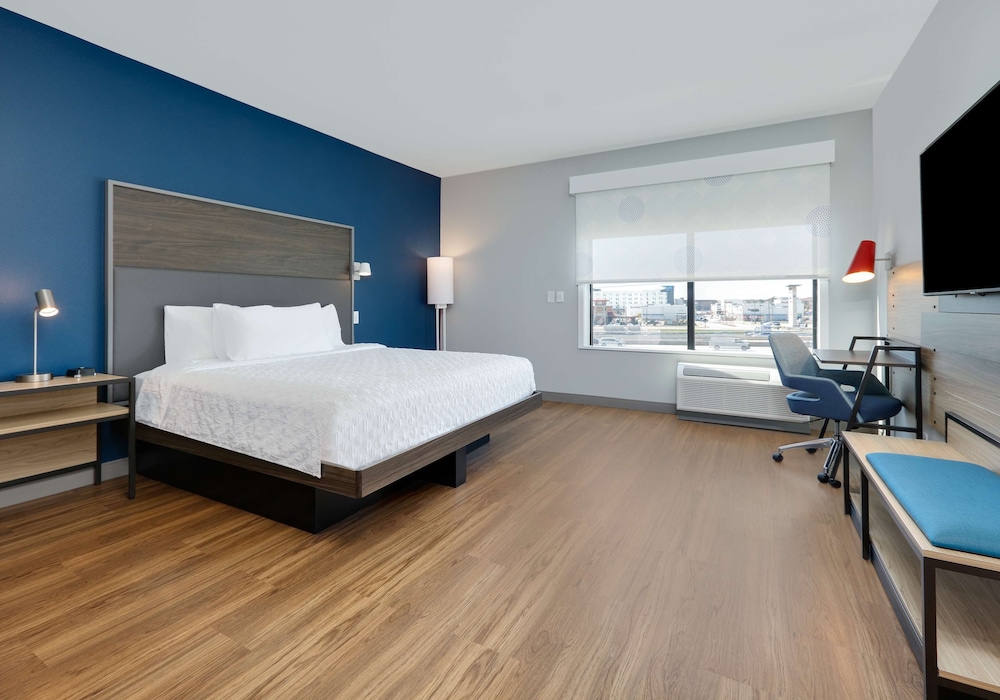 Room, 1 King Bed, Accessible, Bathtub - Photo 1