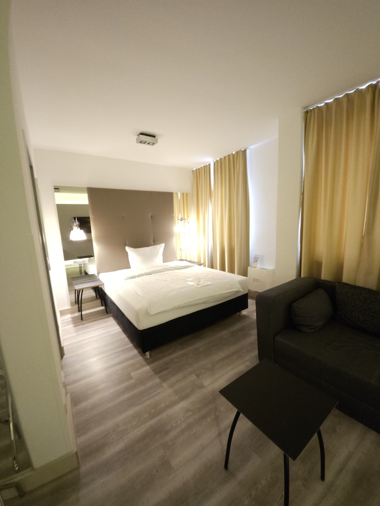 Basic Single Room - Photo 1