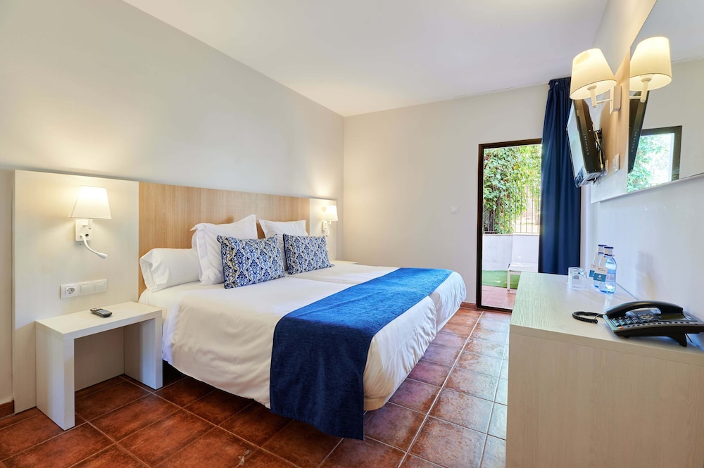 Habitación Doble Básica (1 Adulto y 1 Niño)