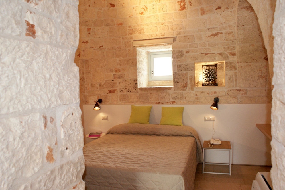 Comfort Room, 1 King Bed with Sofa bed, Courtyard View
