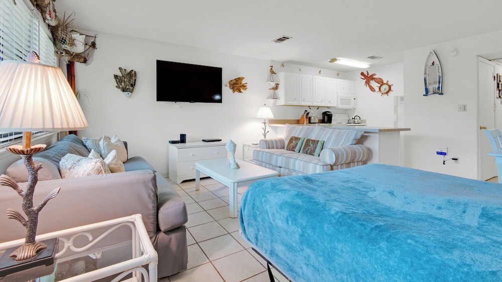 Studio Suite, Multiple Beds, Patio, Garden View (Hidden Beach 103) photo 3