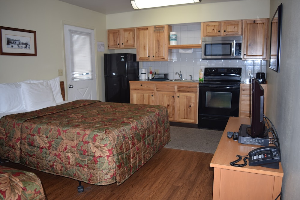 Standard Room, 2 Queen Beds, Kitchenette photo 2