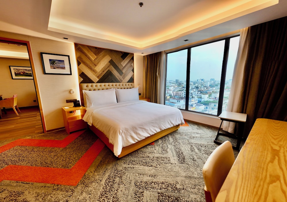 Royal Suite, 1 King Bed, Kitchen, City View photo 1