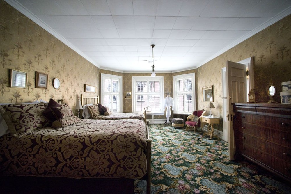 Room 4 - Gold Room photo 2
