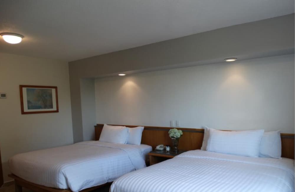 Double Room, 2 Queen Beds photo 3