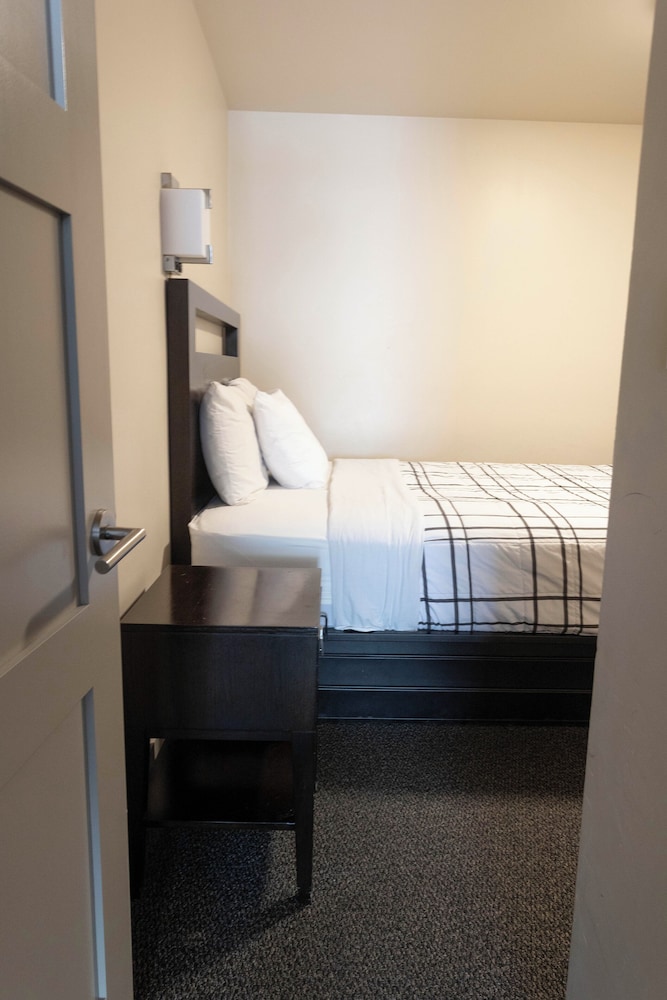 Room, 1 Queen Bed photo 3