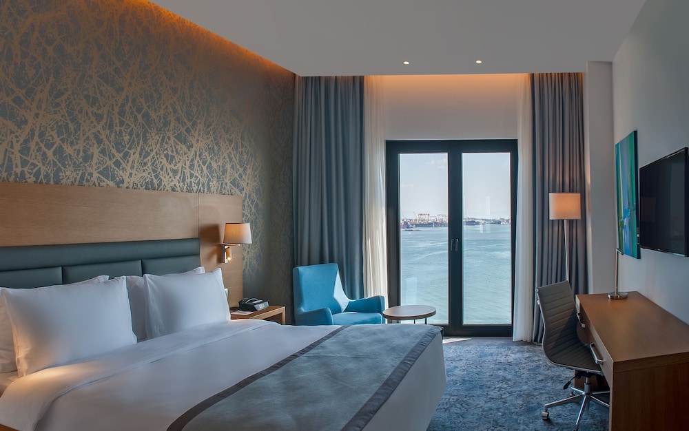 Standard Room, 1 Queen Bed, Non Smoking, Sea View