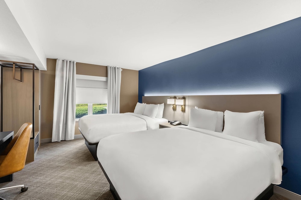 Suite, Multiple Beds, Non Smoking - Photo 1