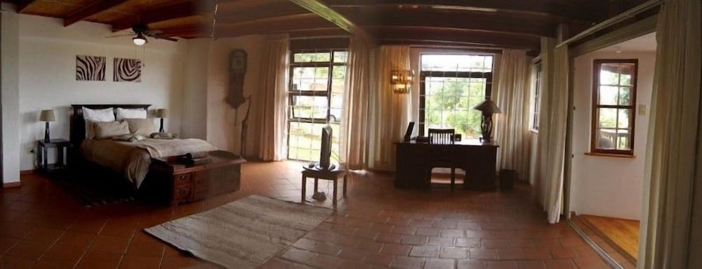 Executive Studio Suite, Balcony, Mountain View photo 1