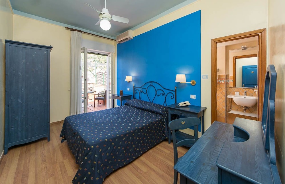 Double or Twin Room, Partial Sea View