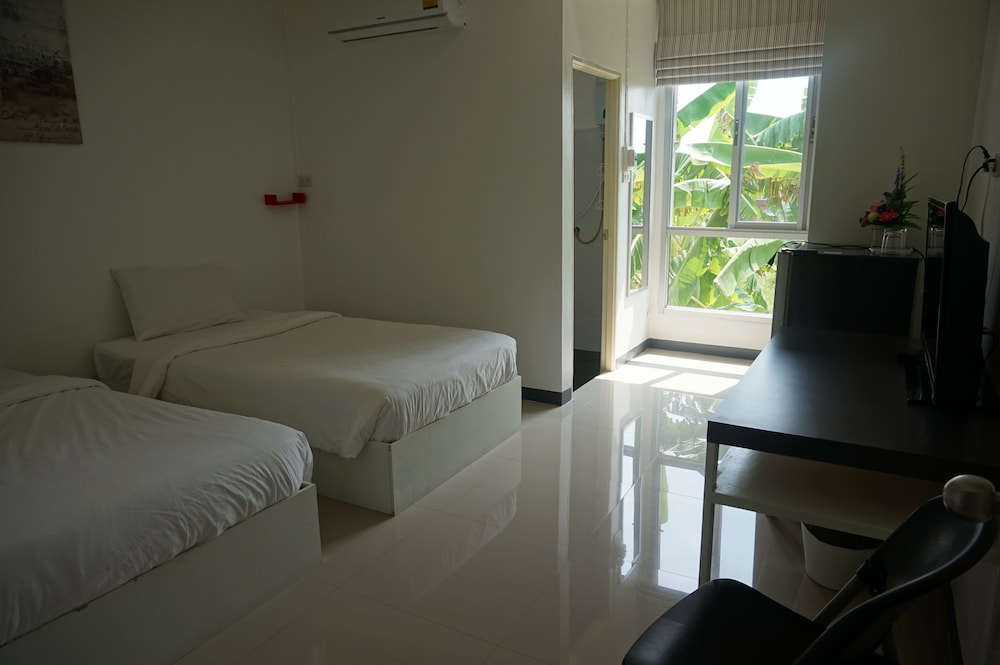 Deluxe Twin Room photo 3