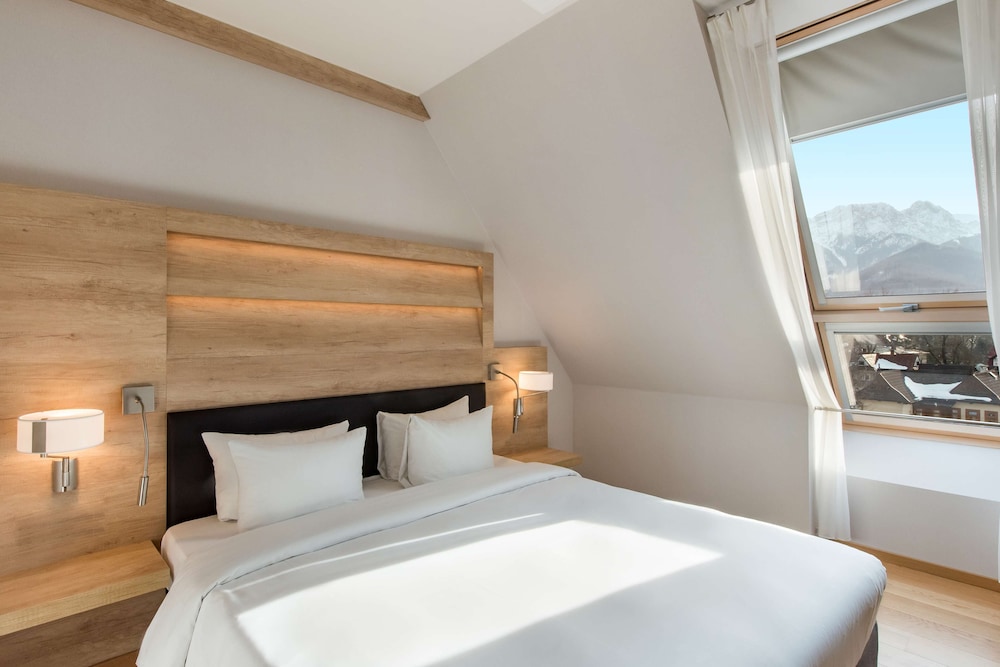 Suite, Mountain View - Photo 1