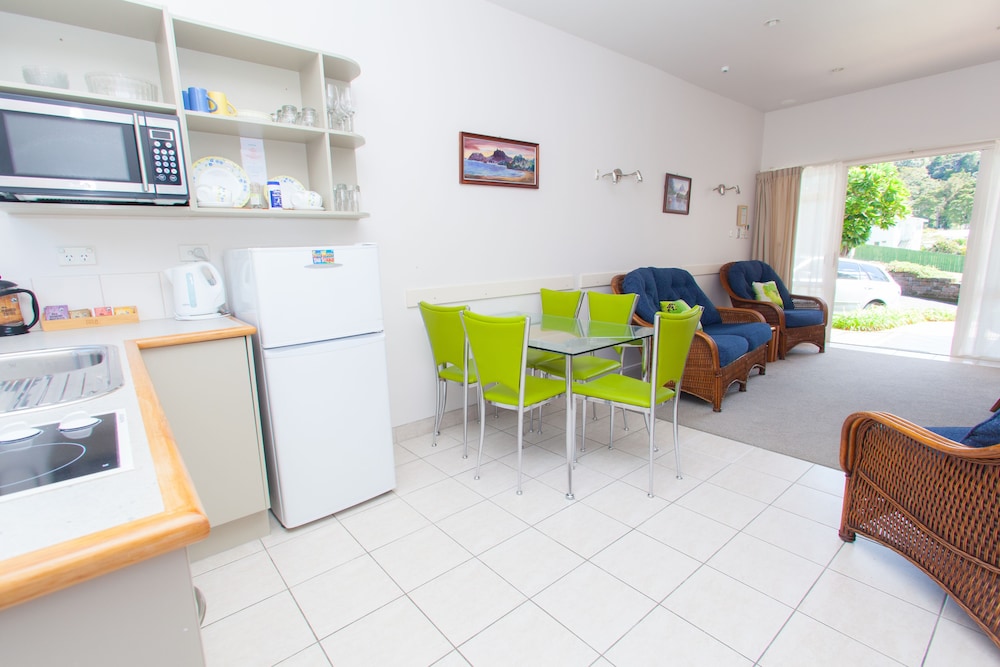 Two Bedroom Apartment thumbnail 6