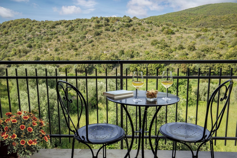Suite, Balcony, Hill View photo 3