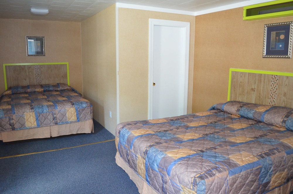 Room, 2 Queen Beds photo 1