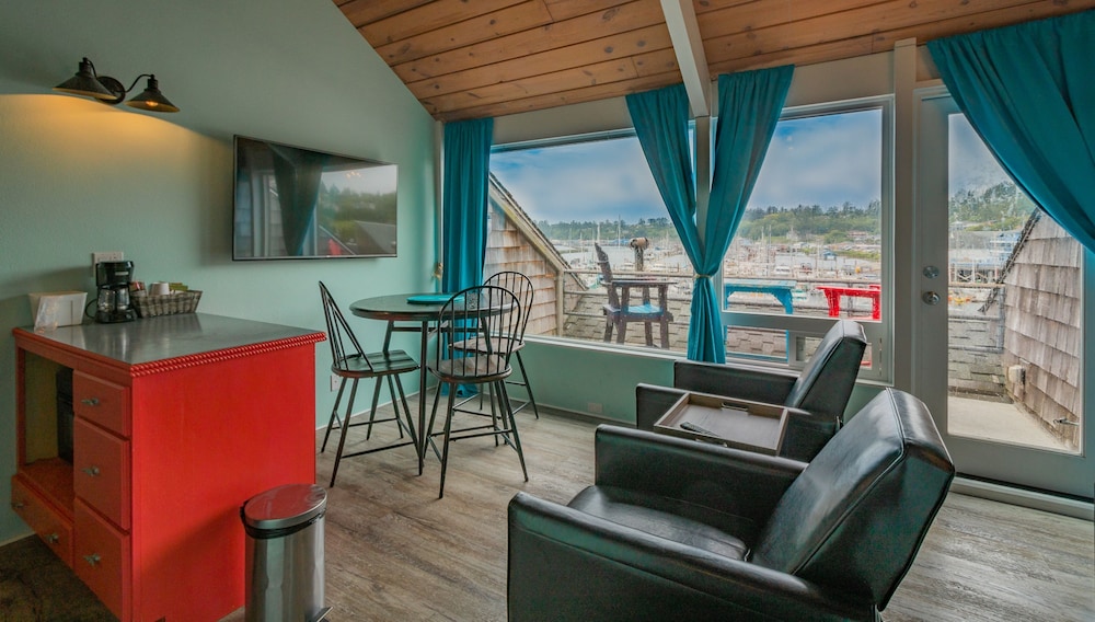 Deluxe Room, 1 King Bed, Bay View photo 2