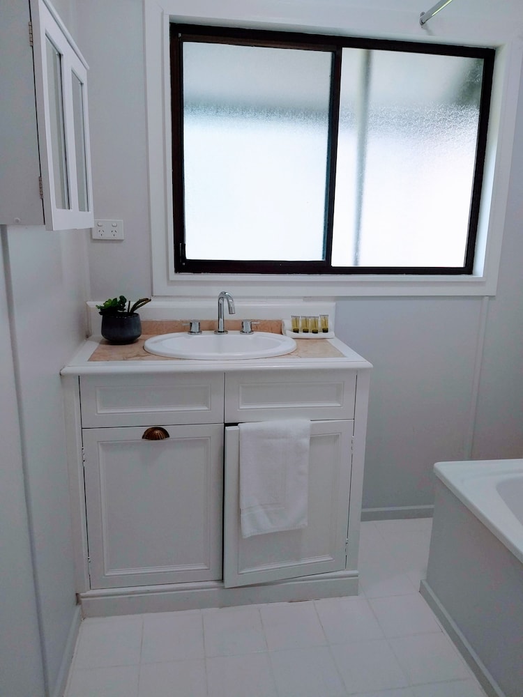 3 Bedroom Cottage - Photo 11