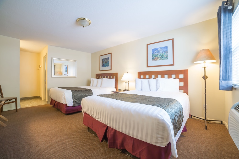 Classic Room, 2 Queen Beds photo 1