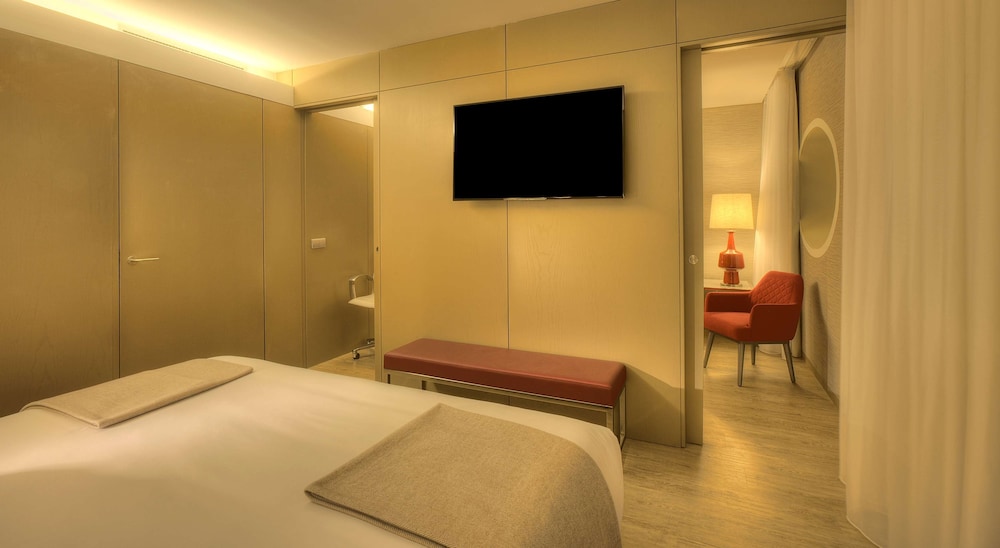 Family Room (3 Adults with View)