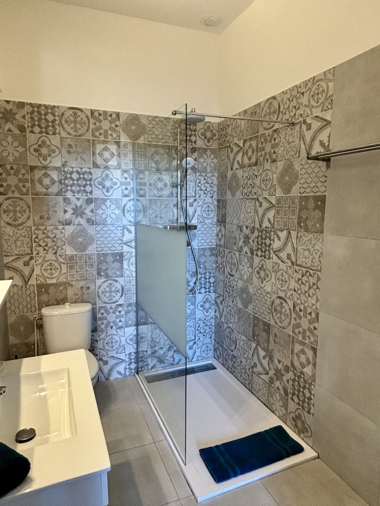 Double Room - Photo 7