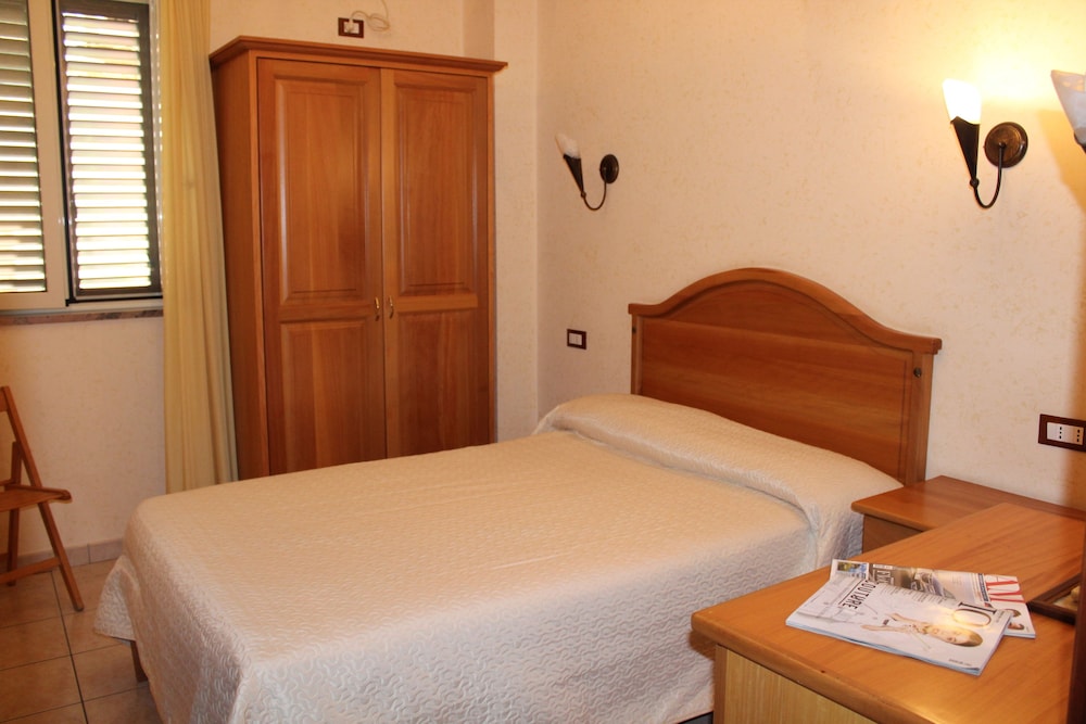 Economy Double Room photo 1