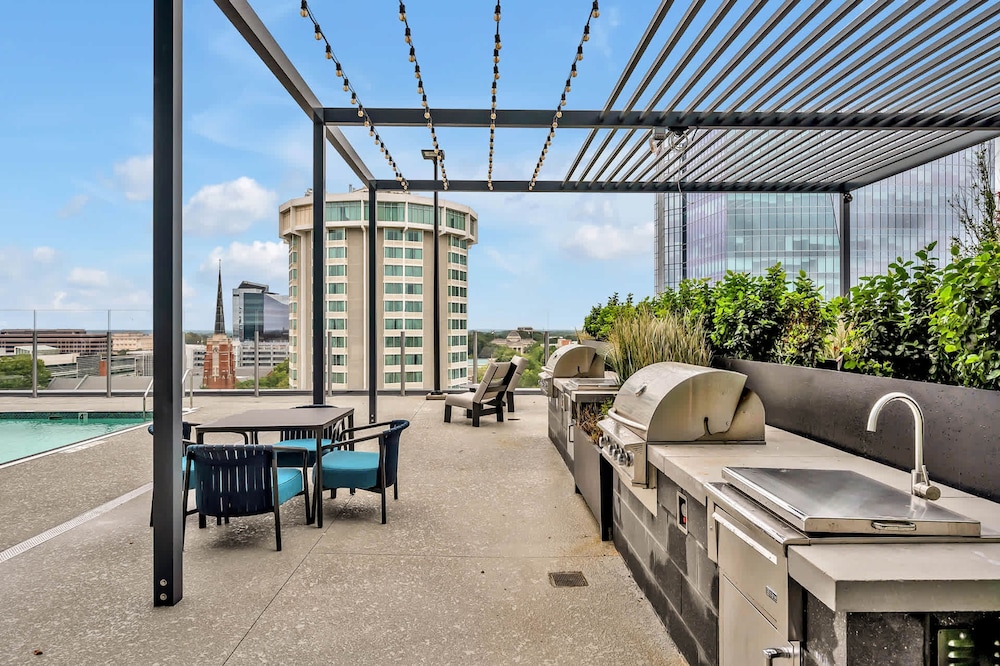 High-Rise Apt Raleigh Free Parking & Sunset View 2, Bilde 53